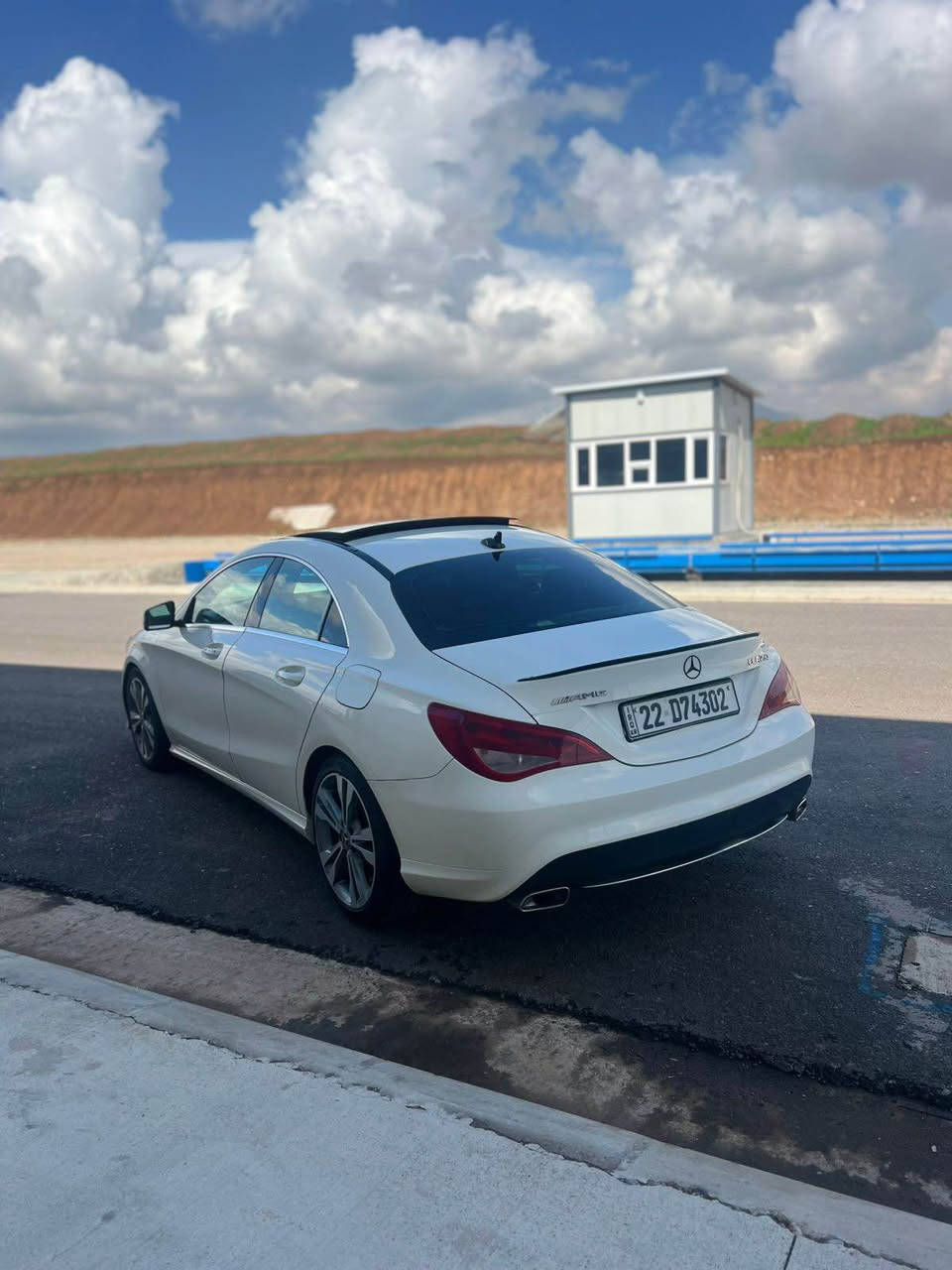 السلام عليكم 
السعر 160 ورقه وعليها غرامه 19 ورقه ينزل من السعر
مكان السياره قضاء عقره بين اربيل ودهوك
للبيع فقط بدون مراوس مارسيدس CLA250 موديل 2016 صفر شركة مو وارد محرك 4 سلندر  گير محرك شرط ما مفتوح السياره فول فول مواصفات 1/1 گير محرك شرط تبريد شرط كهربائيات كلها شغاله سياره جاهزه دينار ما تصرف عليها وبيها قطعتين صبغ جاملغ وبونيد بدون دواخل ايرباكات وشواصي مكفوله رقم وسنويه جديد سياره باسمي تحويل وغرامات شرط السعر 160 ورقه ومجال وعليها ( 1900)$ دولار غرامه يعني 19 ورقه غرامه ينزل من السعر مكان السياره قضاء عقره بين اربيل ودهوك
الشراي يتصل ع الارقام
***********- بي واتساب هم
***********- بي واتساب هم
***********- مابي واتساب فقط اتصال أربيل, العراق
