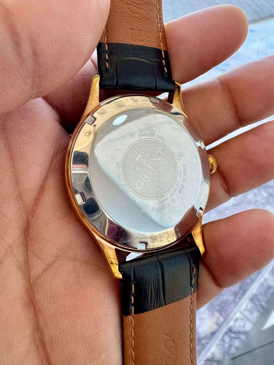 #مستعمل

#سعر 175.000
#مراوس_حسب_الرغبة

المواصفاة….

أورينت – ORIENT

رقم الموديل ACOO-001-0

* الحالة : ممتازة جداً 

* أورجينال بالكامل

حركة أوتوماتيكية: تعمل بالطاقة الحركية مع إمكانية التعبئة اليدوية وتوقف عقرب الثواني عند الضبط.

• مينة بني هادئ

• نافذة عرض التاريخ عند الساعة 3

• قطر الهيكل 42 ملم 

• هيكل من الستانلس ستيل

• زجاج منحنٍ معدني مقوّى

• سوار جلدي اسود بعرض 22 ملم

• قفل دبوس تقليدي

• مقاومة للماء حتى عمق 30 متر

•#ملاحظة السير مستبدل بجلد طبيعي اسود كون السير الاصلي القديم متهالك ولكن موجود

•#ملاحظة خدوش خفيفه في الجامه غير واضحه للناظر

«»الساعه بلاديه بالكامل

«»بدون مرفقات..بدون علبه

«»توصيل لجميع المحافظات

«»تواصل خاص او ***********⁩⁩⁩
