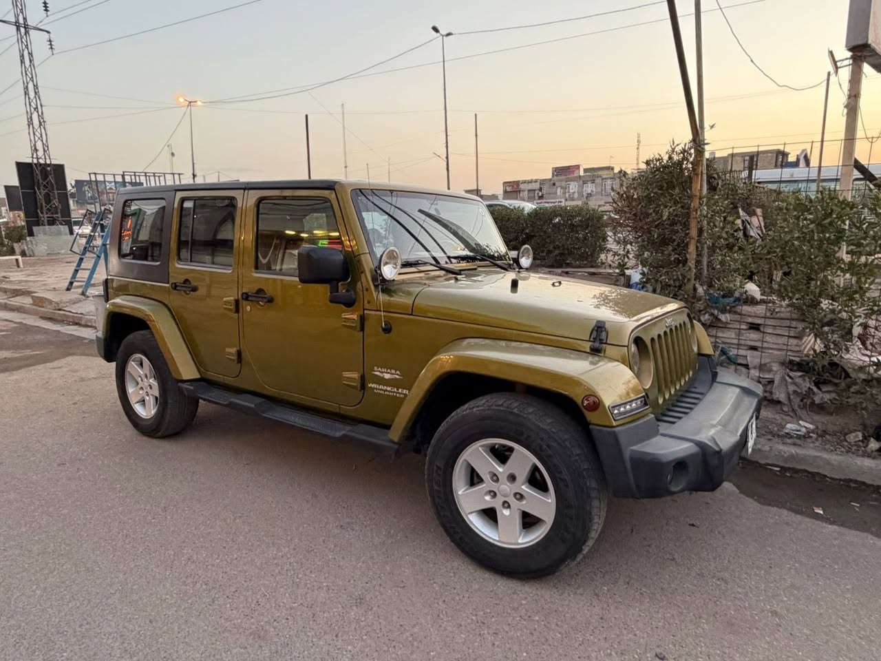 الموديل: جيب رانكلر خليجي رقم بغداد
السنة: 2008
النوع: SUV / دفع رباعي 4×4
بلد الصنع: الولايات المتحدة الأمريكية  
__________
🔧 المحرك والأداء
 • نوع المحرك: V6 بنزين
 • سعة المحرك: 3.8 لتر (3.8 V6)  
 • عدد الأسطوانات: 6  
 • القوة الحصانية: حوالي 205 حصان  
 • عزم الدوران: تقريباً 325 Nm  
 • نظام الدفع: دفع رباعي 4×4
 • ناقل الحركة: يدوي أو أوتوماتيك (حسب
 • أداء معتدل في التسارع بالنسبة لحجم المحرك  
 • مساحة المقاعد الخلفية ليست واسعة للغاية في بعض النسخ القديمة  
السعر (130) ورقه
⸻العنوان بغداد 
للاتصال ***********
