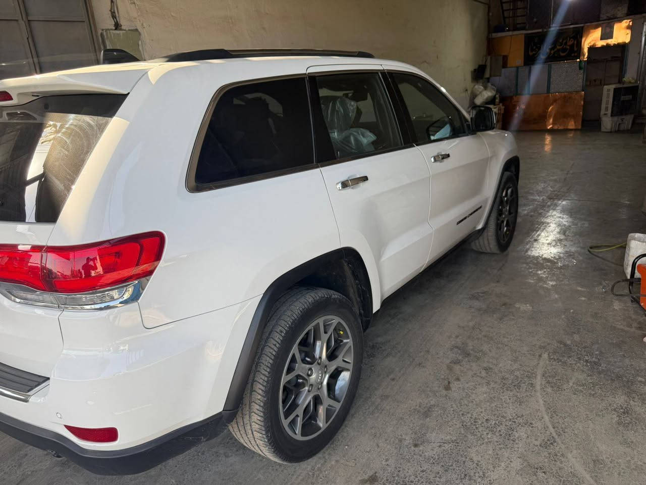 السلام عليكم 
جيب لاريدو موديل 19 فول مواصفات سياره 1/1
صور الحادث سونار موجود بل منشور 
رقم ربيل شكل جديد بسمي سنويا هزه جديد تحويل شوكت ما يعجبك حولك.. 
كير محرك تبريد مكينه مكفولات بلادي 
ماشيه سياره 84 ميل
فول مواصفات سياره 1/1
العنوان بغداد حي النصر نتصل تدلل على 
.***********
