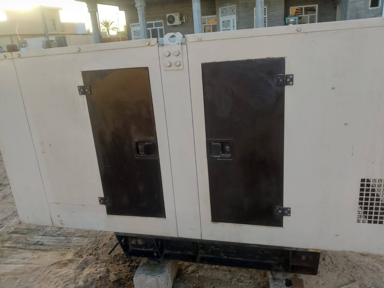 السلام عليكم مولد للبيع بيركنز 30 كيفي كاتم جديد كلش العنوان بغداد ابو غريب للاستفسار الاتصال على هذا الرقم ***********
