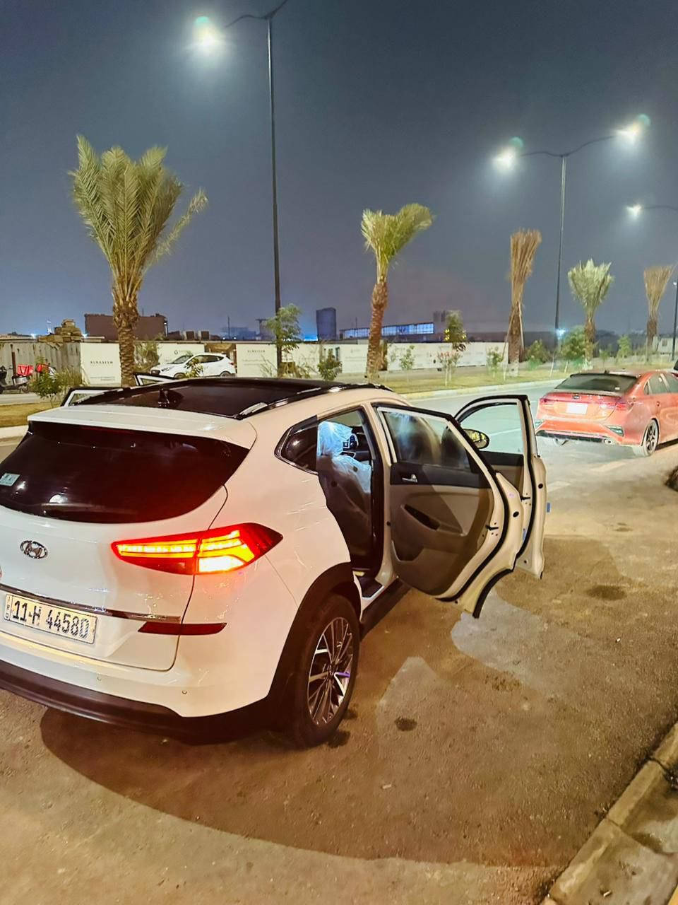 سلام عليكم سيارة توسان شركة الكاصد 2020فول واحد عل واحد بيه بارد فقط كفالة من صبغ وتبديل سياره جديدة كلش كامله ماشية ٩٣ حقيقي سعر ٢٠٧بيه مجال الطبين تجي وتشوفه نظيفة كلشش مال بيت *********** بغداد حي عامل
