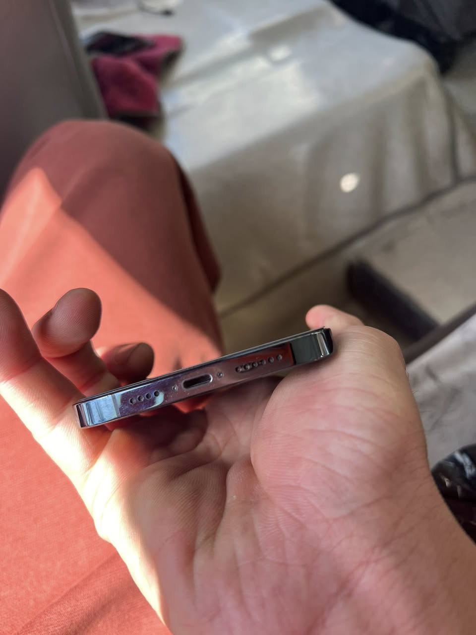 ايفون 12BRO MAX موضح بالصور السعر 450 وبي مجال حك الجية مكاني بغداد الاعضمية للاتصال:***********
