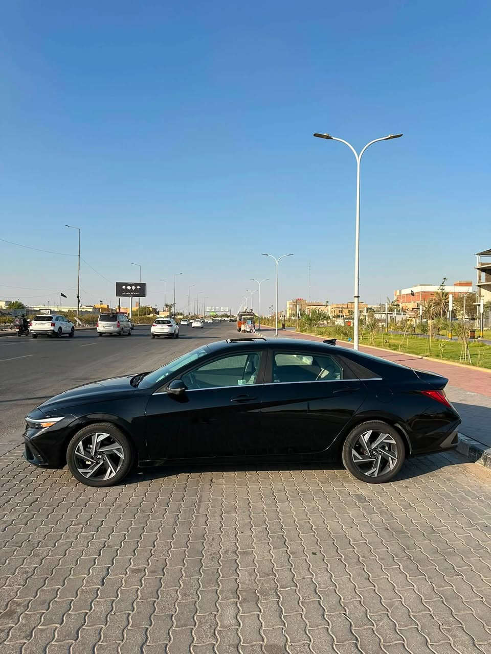 ((    هونداي ألانترا  لمتدد Limlted))
فول 1ع1 
وأرد امريكي مديل .2024.
. رقم اربيل  دولي تسجيل جديد .
(حادث مدكر امامي تبديل فقط)
بدون شاصي بدون ايرباك بدون دواخل باقي كفالة 
   ( مكينة 2.000دوش ) 
     🤍لون دواخل ابيض كشنات جلد كهرباء 🤍
    ردارات 6 محيطة رادر امامي وخلفي 
شحن لسلكي +سايد بريك دكمة 
تدفئة بل كشنات تشغيل عن بعد 
 سيارة كلش جديدة وجاهزة 
بعدها بوضع شركة 
سماعة Bose_
(لد خلفي مصطرة منضومة زنون )
( شاشة دجتال لد بل دشبول ) 
(موصفات كلش هواي اعلى فئة )
السعر 162وبيها مجال 
العنوان البصرة الجنينة 
رقمي ***********
