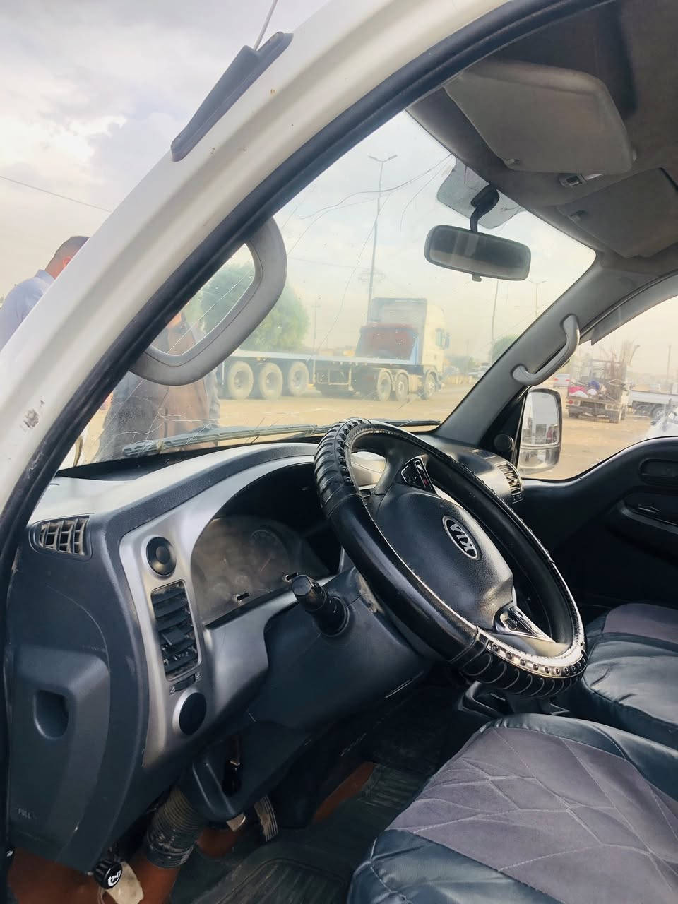 للبيع كيه 2014 باسمي مبدل الباب الايمن فقط وباقي السياره نضيفه سعره ١٠٢  والسياره احله من الصوره 
***********
