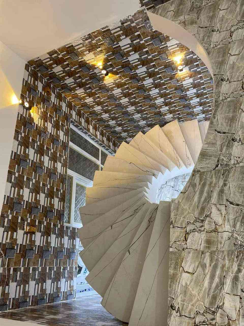 الدار للبيع المساحه 217متر طابو زراعي سند 25 بناء حديث طابوق السقف صب كونكريت يتكون من غرف نوم ثنين وستقبال وصاله ومطبخ مجمع صحي خارجي وداخلي وطارمه وممرات داير البيت الموقع شارع المعاره قرب الحاج محمد كامل 
أي استفسار إتصال على الرقم التالي واتساب *********** 
أو مراجعة مكتب ابو زهراء التميمي شارع المواكب مقابل حسينية الخزرج
