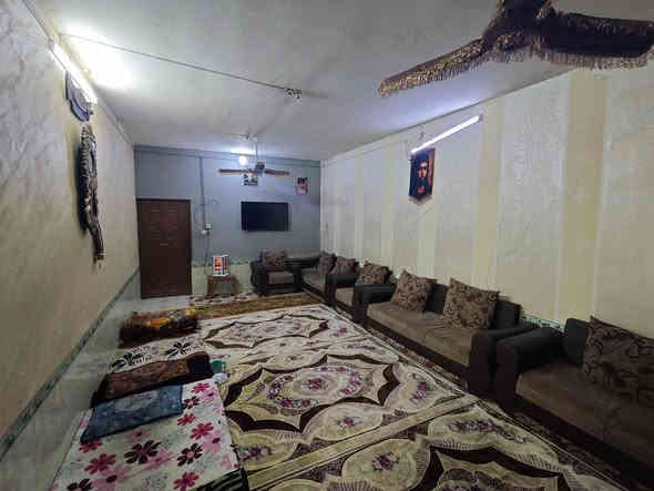 السلام عليكم بيت للبيع مساحة 185 متر طابقين يحتوي على صحيات خارجية وداخلية واربع غرف نوم 
المحمودية حي 16 
السعر 145 وبي مجال 
***********
