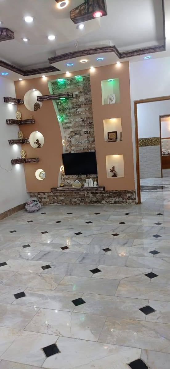 السلام عليكم بيت في حي الغدير طابو زراعي سند ٢٥ المساحه ١٦٠ ركن على شارعين صب كونكريت مسلح الرظيه مرمر خدمات كامله تبليط ومي ومجاري  وكهرباء مقابيل مدرست النوار الاهليه البيت يباع مع الثاث غرفت نوم جديده  مخسله عدد ٢ + مجمد مع ثلاجه مع سبلت مع مكيف مع كاونتر مع طباخ برد مع التئسيساة كامله السعر / ١٠٥ رقم ***********
