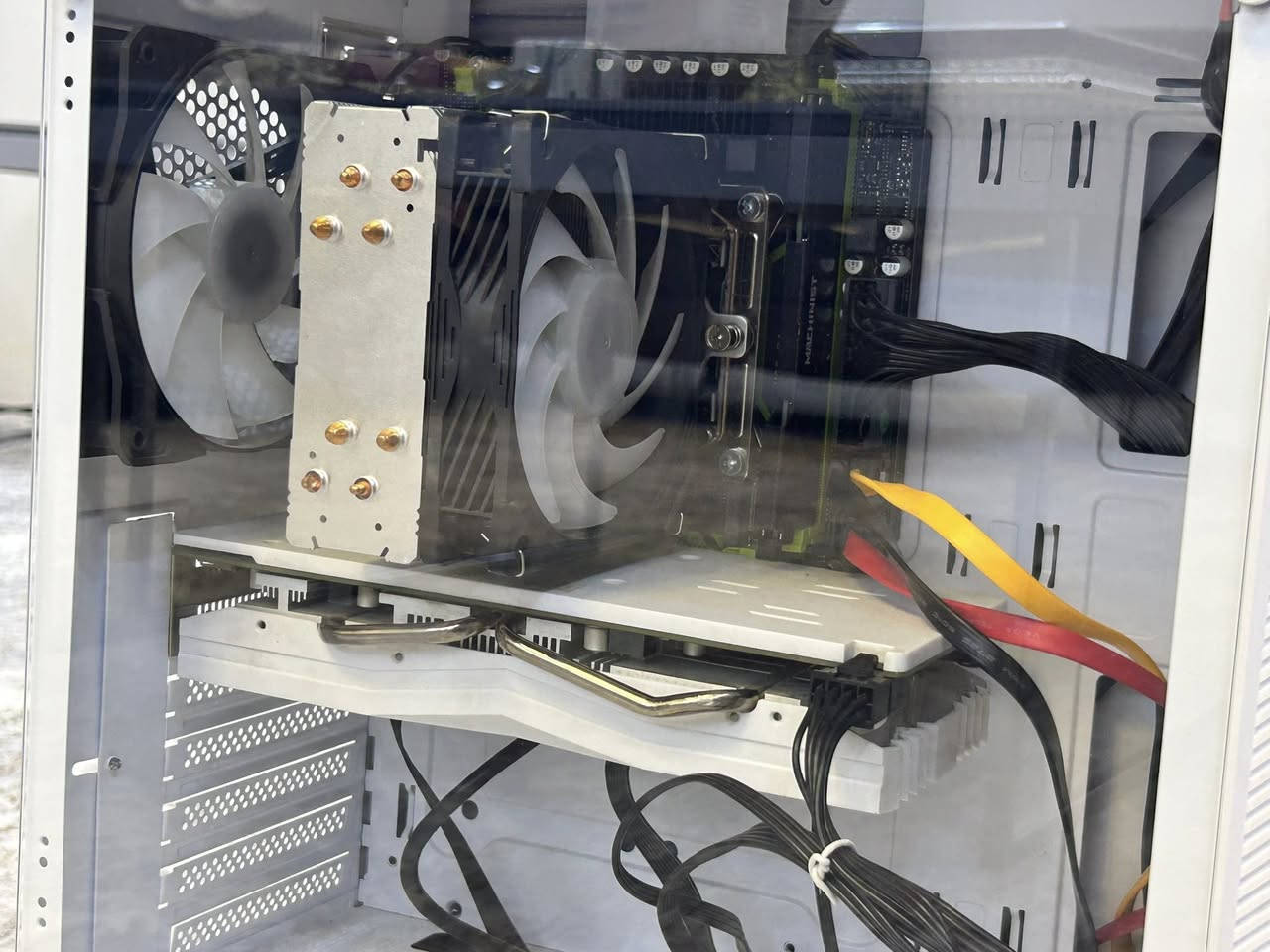تجميعه pc
مواصفات:

GPU: RX580 2048SP 8GB VRAM

CPU: INTEL XEON E5-2650 V4

Motherboard:X99

Ram: DDR4 16GB

Hard drive:
1.ssd 256gb
2.ssd 128gb

السعر 450 الف للتواصل *********** مكاني صلاح الدين متوفر توصيل
