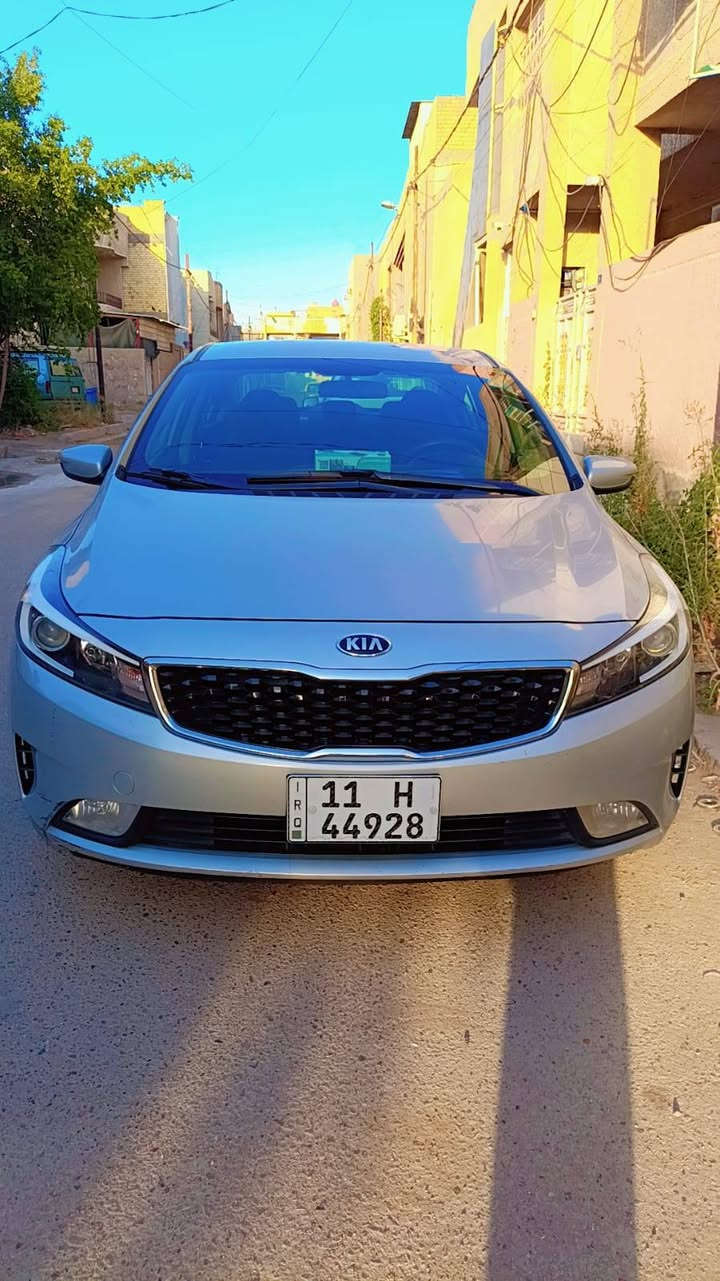 السلام عليكم كيا فورتي موديل 2017
سياره بدون حادث بدون قطرة صبغ بدون بارد ماشيه 140 ميل
رقم بغداد انكليزي باسمي مكاني بغداد السياره رايده ب128 وبيه مجال بسيط حك الجية ‏‪0770 896 6866‬‏
