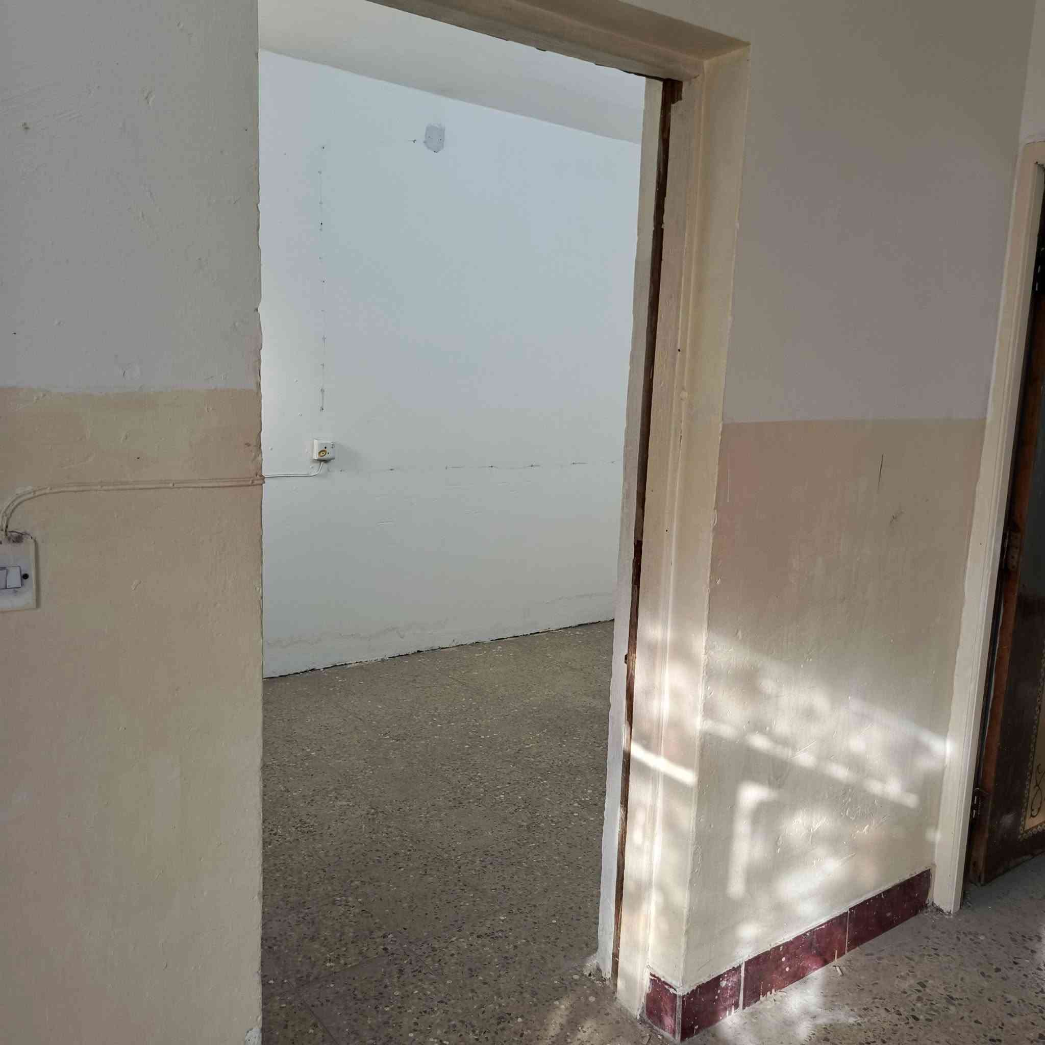 السلام عليكم مشتمل طابق 2 للايجار
العنوان حي البنوك مقابل عمارة دريم
يحتوي على
غرف عدد 2
استقبال + مطبخ
+ خدمات
ملاحظه: الدار يرهم لعائله صغيره
للاستفسار:
*********** حجي خالد
*********** مصطفى
