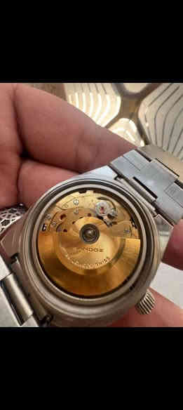 ساعه ساندوز سويسري اصلي فنتج 1965
اوتو  مع نصب نظافته فول مينا فيروزي 
ساعه كل شي اصلي بيه القطر 35
ساعه 25 حجر
صدكوني مجرد اهز الساعه تشتغل 
مرتين أو ثلاث مرات لبسته فقط لكن نويت ابيعه علمود بناء وبالعافيه على صاحب النصيب  
للبيع ***********
