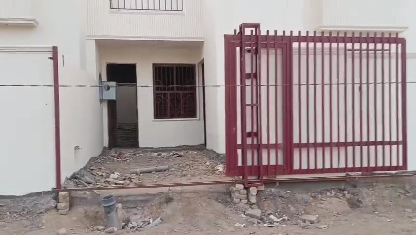 بيت مجمع الود السكني حي الكرامه نهاية شارع العياده التضحيه نقص تشطيب البيت على الساحة السعر 132 بدون مجال ***********
