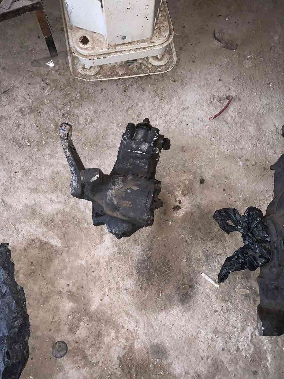 سلام عليكم غراض bwm خمسمية 
عربانه خلفيه 
أكسن ثكيل 
جعمقه أستيرن 
الغراض كلهن شغالات مكان بغداد 
سعر ٣٠٠ ألاف رقم ***********
