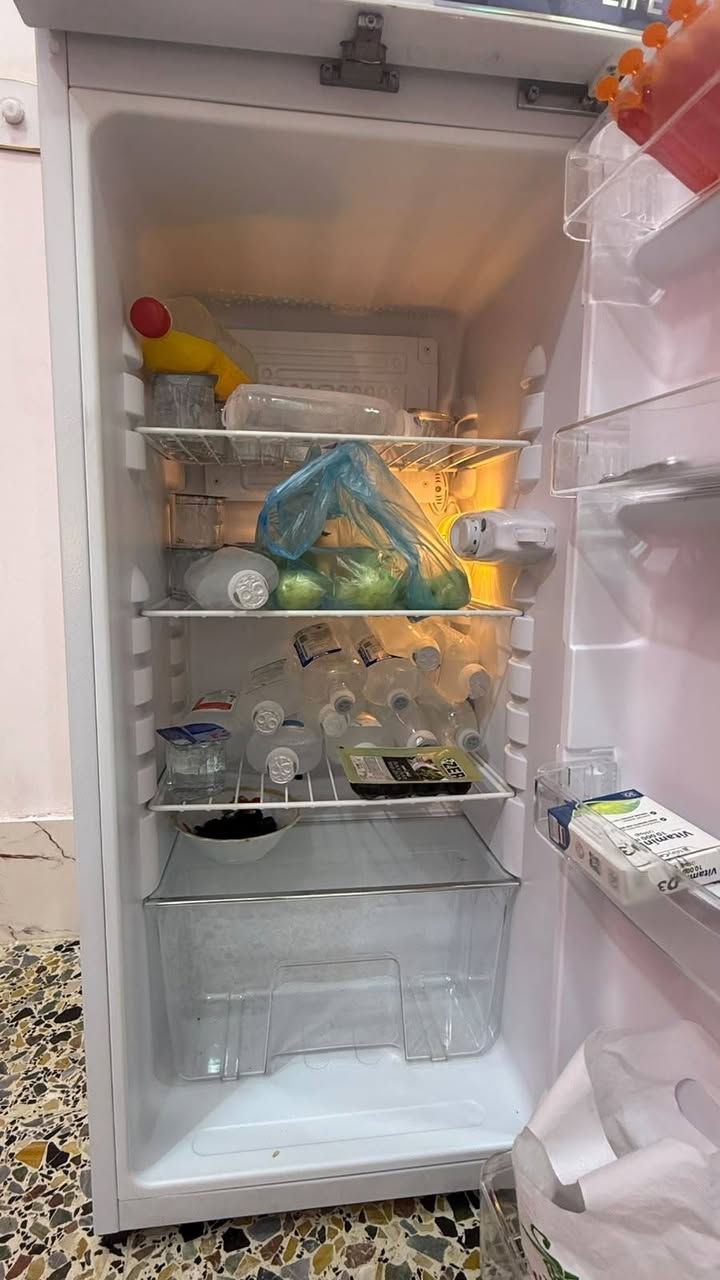 ثلاجه نظيفه جدا اخت الجديده السعر ٢٠٠ وبيها مجال قليل الشراي يدخل خاص المكان حي الجهاد


**إذا كنت صاحب هذا الإعلان وتريد حذفه لأي سبب، رجاءا أرسل رسالة إلى الدعم الفني**