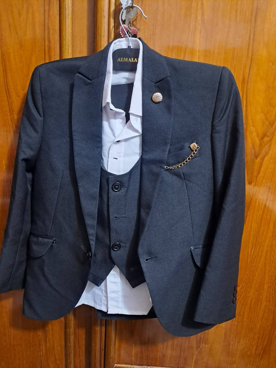 سلام عليكم قاط ولادي  من عمر ٨ سنوات  إلى ١٠ سنوات  يلبس .ي ٢٥ مع توصيل ..قاط ثاني يلبس من عمر ٦ ال ٩ سنوات..جديد ملبوس مره وساعه فقط جنطه وياه  ٢٥ الف مع توصيل.


**إذا كنت صاحب هذا الإعلان وتريد حذفه لأي سبب، رجاءا أرسل رسالة إلى الدعم الفني**