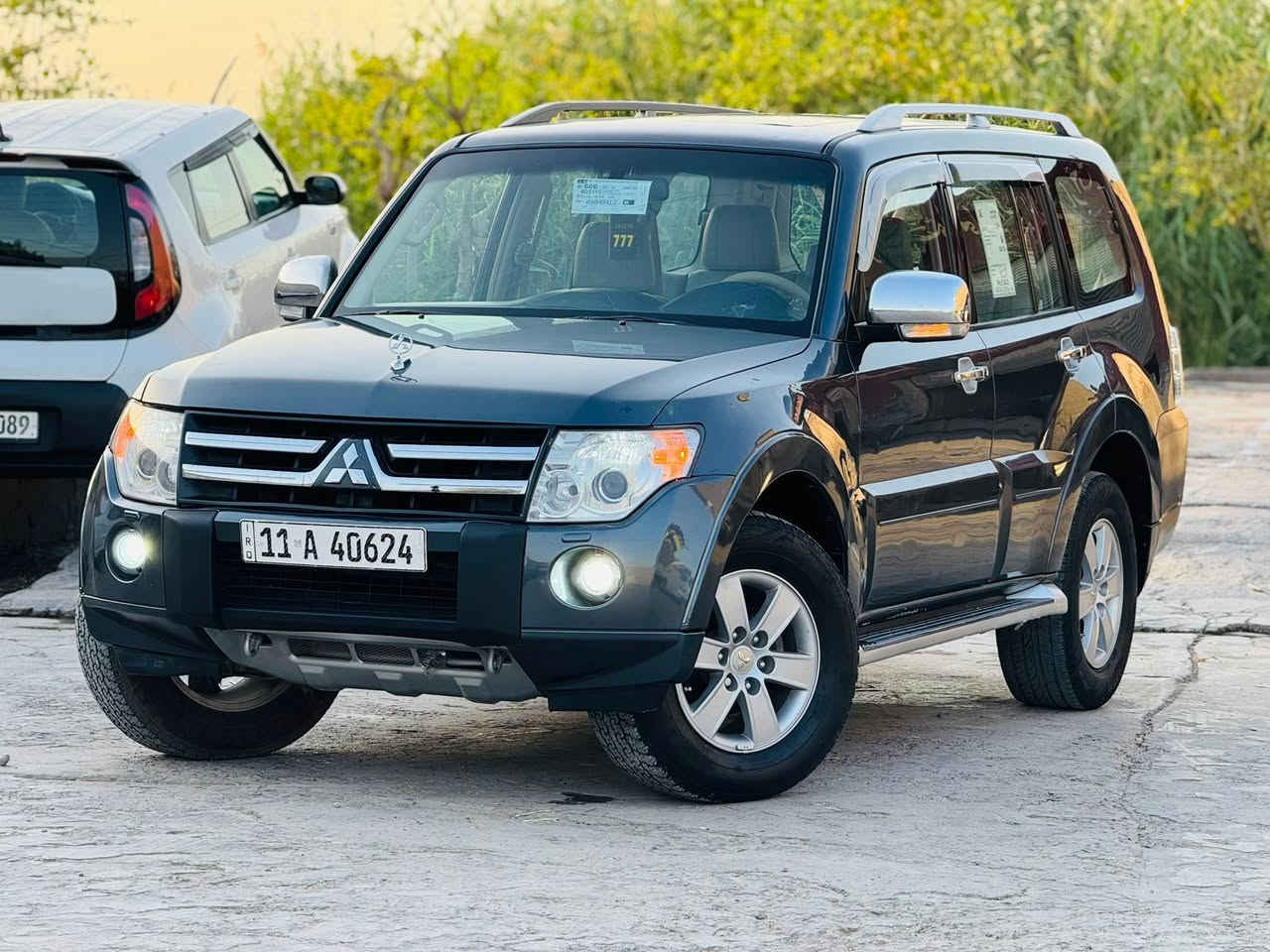 سلام عليكم للبيع باجيرو  كفاله عامه 2008 رقم بغداد دولي بسمي
تحويل مباشر فول مواصفات أعلى فئة مواصفات فول واحد ع واحد  حجم 3000السياره مكفوله  
عامه
عله واضع الشركه معروفه خليجي السياره جديده مال جناي فورويل  كشنات جلد  كهربائي دتفئه تبريد  اشارة بل مري شفط تحكم ستيرن ثلاثا جها فتحه  تبريد ثلاث قطع حساسات خلفيه زاد ثلاجه تخم تاير كير مكينه حداديه خير من الله سياره جديده السعر117
 مجال 
مكان السياره بابل 
***********
