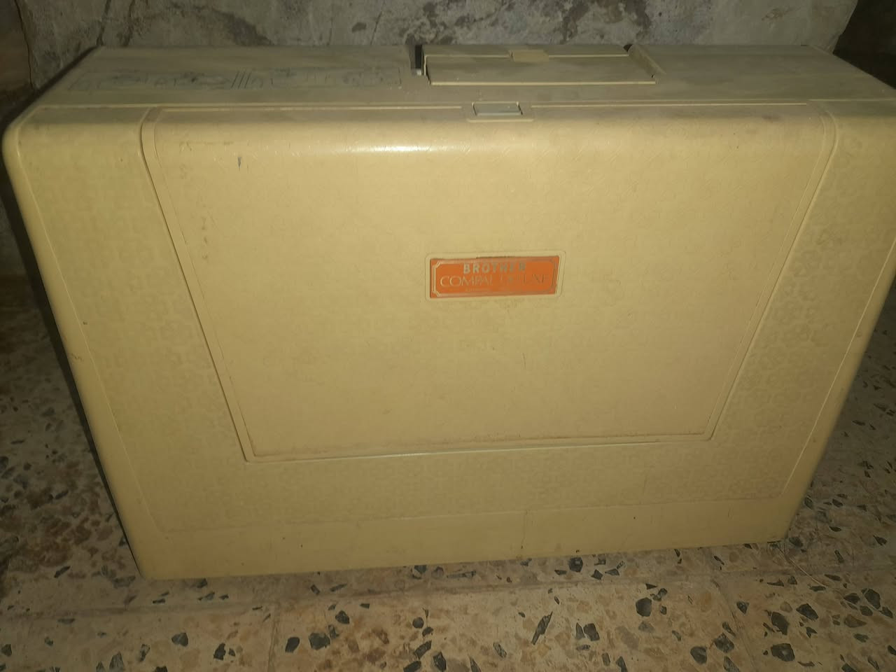 للبيع ماكينة خياطة Brother أصلية.
السعر: 150,000 دينار قابل للتفاوض.
📞 للتواصل: ***********
للاستفسار أو المعاينة، الاتصال أو المراسلة على الرقم أعلاه.
