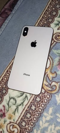 متاح إيفون Xs max نموذج  m ذاكرة 256جهاز لوك شخط مابي بس مبدل بطاريه ج...