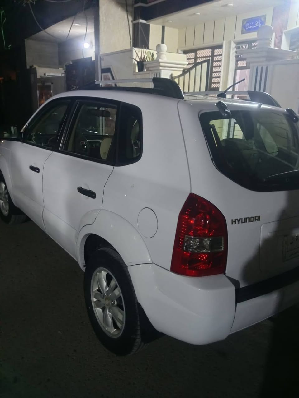 السلام عليكم سياره للبيع توكسان الموديل 2009 سياره بيها بس باب صبغ نص سياره الباقيه بلاديه كفاله عامه والسياره باسم التحويل ثاني يوم وعنوان الشعب شارع المدارس والسياره خير من الله والسعر 115 وبيها مجال للطيبين 
***********
