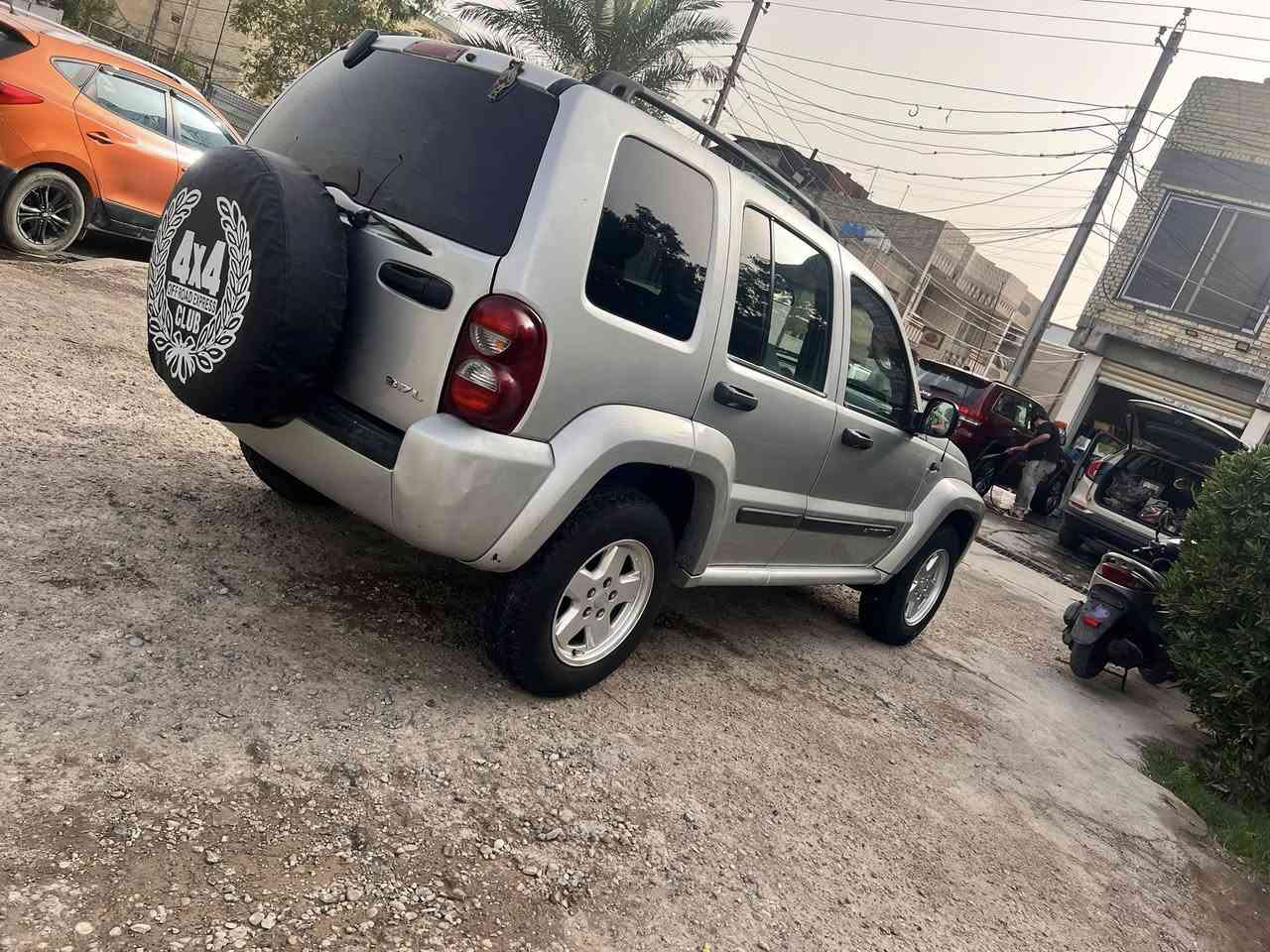 جيب لبرتي2007 السعر75 عنوان بغداد حي البنوك رقم الهاتف ***********
