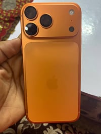 ايفون 17 برو ماكس للبيع لون برتقالي  بعده بضمان  بطاريه 100 مشحون 31 م...