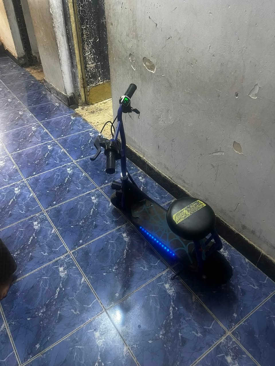 سكوتر شحن للبيع ستعمال قليل
يتحمل وزن 150 الزعفرانية شارع المعهد 
***********
