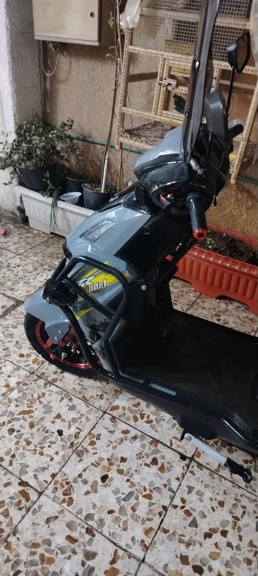 السلا م عليكم
دراجه شحن للبيع
استخدام قليل يعني جديده بلباكيت
ملف 2000 نحاس
6 بطاريات

عنوان مدينه الصدر الاورفلي
***********
سعره 800 وبيه مجال قليل حك الجيه
