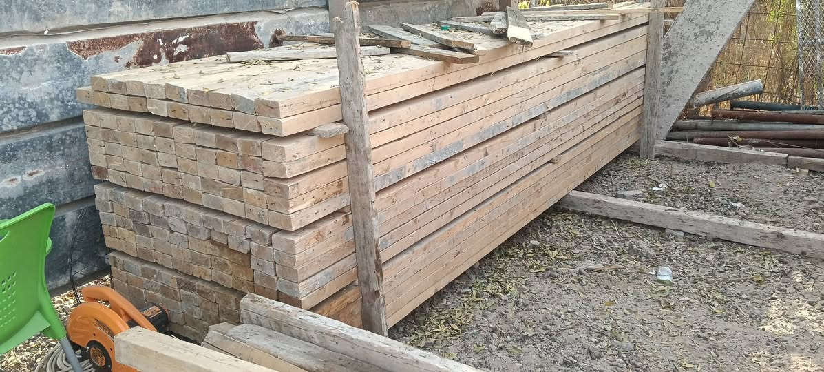 خشب للبيع جميع القياسات بغداد الحسينيه ***********
