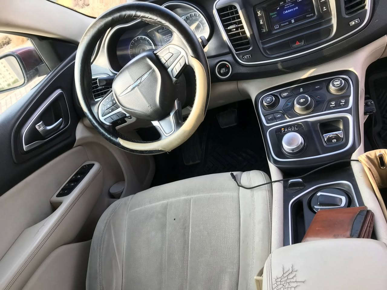 السلام عليكم سي200 للبيع مديل 2015 السياره بدون حادث بدون ايرباك حادثها تخريب فقط السياره جاهزه صدر امامي خلفي اصلي موبر ضمان وعليها برمجه السياره جاهزه من كلشي منضومه زنون اصلي كير مكينه مكفوله السياره رقم اربيل باسمي 4سلندر السعر ٨٨ ورقه وبيها مجال للاستفسار ***********
