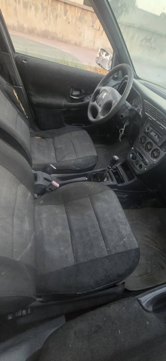 تحية طيبة
بيجو فرنسي 

تحويل مباشر 

كير محرك ابلادي

سيارة عوزها ترتيب

كير محرك تمام 

صدر تمام 

كهربايات جاهزة 

بنيد عوزه صبغ فقط

السعر المطلوب /20/

وبيها مجال بيع امراوس حسب القناعة

مكان السيارة بلكوت مركز مدينة 

/***********/

/***********/
