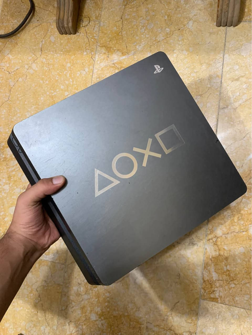 ‎رقمي ***********

بلي ٤ فور سلم مهكر باندل نسخة Days of Play

 حجم الهارد واحد تيرا يعني ١٠٠٠ كيكه

‎لوك ستيكر ما مفتوح و ما مصلح ابد
‎ نضام 12.50
‎مهكر عن طريق القرص
‎بي 17 لعبه 
‎ويا جوستك وحده اصليه حمره
 
‎يحتوى على العاب كلش حلوه و حديثه:

‎

1. PES 2026 World Cup Edition بيس 2026 نسخة كأس العالم
2. GTA V / جي تي أي 5
3. Call of Duty: Modern Warfare / كول اوف ديوتي (MW)
4. Red Dead Redemption 2 / ريد ديد 2
5. Days Gone / أيام مضت
6. God of War / كود اوف وار
7. Call of Duty: MW2 / كول اوف ديوتي (MW2)
8. Minecraft / ماين كرافت
9. It Takes Two / ات تيكس تو
10. A Way Out / اواي اوت
11. Spider-Man / سبايدرمان
12. GTA: San Andreas / جي تي أي: سان اندرياس
13. Resident Evil 3 / ريزدنت ايفل 3
14. Poppy Playtime / بوبي بلاي تايم
15. Plants vs. Zombies / بلانتس ضد زومبيز
16. Just Cause 3 / جست كوز 3
17. A Plague Tale / حكاية الطاعون
اغلب اللعبات معربة

‎تجي تفحصه و تاخذه

‎السعر  325 ألف 
‎مكاني بغداد اليرموك 
توصيل ماعندي
‎واتساب 
*********** بغداد, العراق
