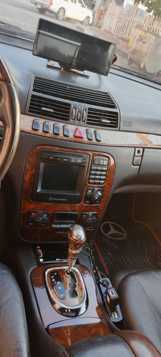 مارسدس غواصة S320 الباب الطويل 
فول فول مواصفات
ماشية (130000) فقط
كامرة رجوع خلفية
حساسات
قداحات كل المقاعد
فتخة سقف
ستيرن كهربائي
مرايات وانارة خاصة للركاب الخلفيين
مقاعد جلد بلاد
تبريد مقاعد خلفية
دبل جام عزل صوتي
تعلية ونتصية للسيارة
نضام تعليق تتحكم بي بكيفك تعلي السيارة تنصيها
مطفئتين تحن مقاعد ركاب الصف الاول
انارة خلفية لجوس الرجلين للصف الثلني
تجوات رئس متحركات كهربائيا للمقاعد الامامية
تجوات خلفية كهربائية
٤ وضعيات كراسي
كراسي مريحة جدا
نضام تعليق من الافضل بلسيارات
حدادة 100٪
مكينة وكير 100٪
رقم بصرة انجليزي
السيارة بعد بيها مواصفات خير من الله

السيارة عوزها بس بوليش لان عليها تغليف والتغليف مجورد
اما من باقي النواخية السيارة جاهزة من كلشي
وبلواقع احلى بهواي من الصور
ومحرك ٦ سلندر مرغوب

مكاني بصرة
السعر 125 بلااش على هاي النضافة 
*********** البصرة, العراق
