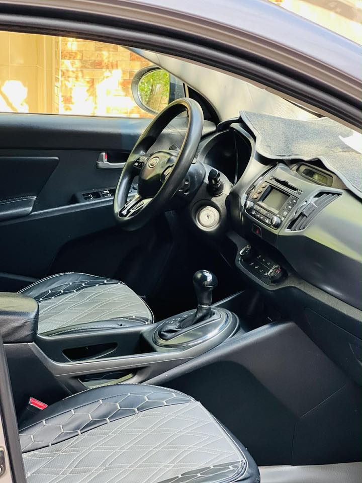 سلام عليكم
سبورتج موديل 2012رقم ديالى الجديد تحويل مباشر 
محرك دوش كير محرك مكفولات 
صدر جديد تخم تاير  السياره جاهزه  
ملاحظه//السياره بيهه قطعتين صبغ بدون دواخل ولباقي مكفول 

السعر 127

رقم تلفون ***********
مكان سياره ديالى
