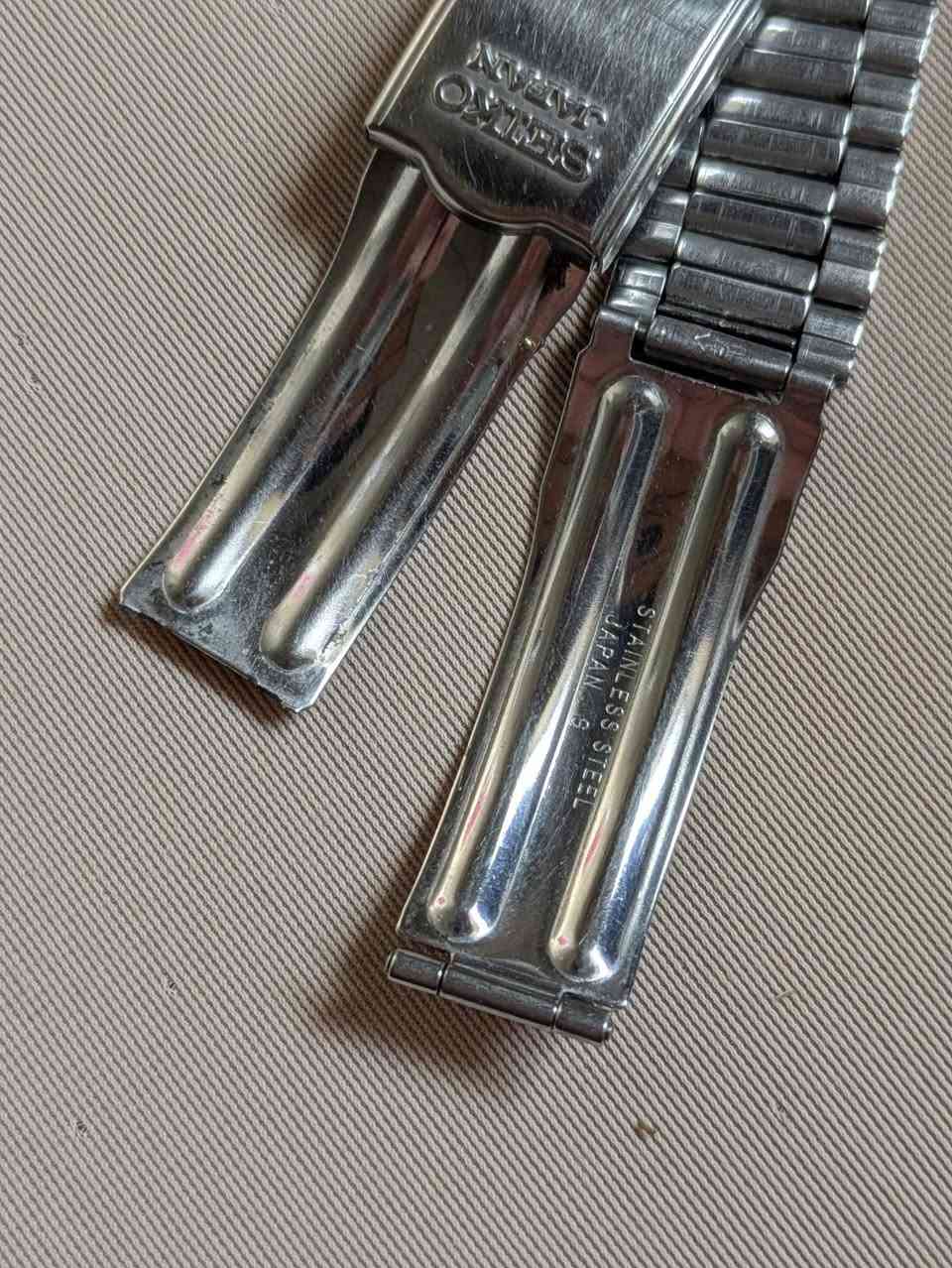 اخوان ساعة بهلشكل اوتماتيك بدون باتري بيهة كسر مثل ما موضح ب صورة ب سير قطعة تخبل
مزاد اعلى سعر وبالعافية


**إذا كنت صاحب هذا الإعلان وتريد حذفه لأي سبب، رجاءا أرسل رسالة إلى الدعم الفني**