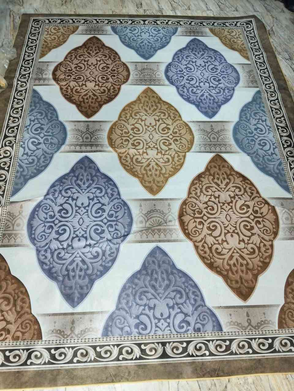 عرض محدود
موكيت ثري دي قياس 2 ونص في 3 ونص السعر 13 قطعتين ب25 
العنوان التحرير دور الجاهزة مقابيل محل كرزات حمودي يوجد توصيل ***********
