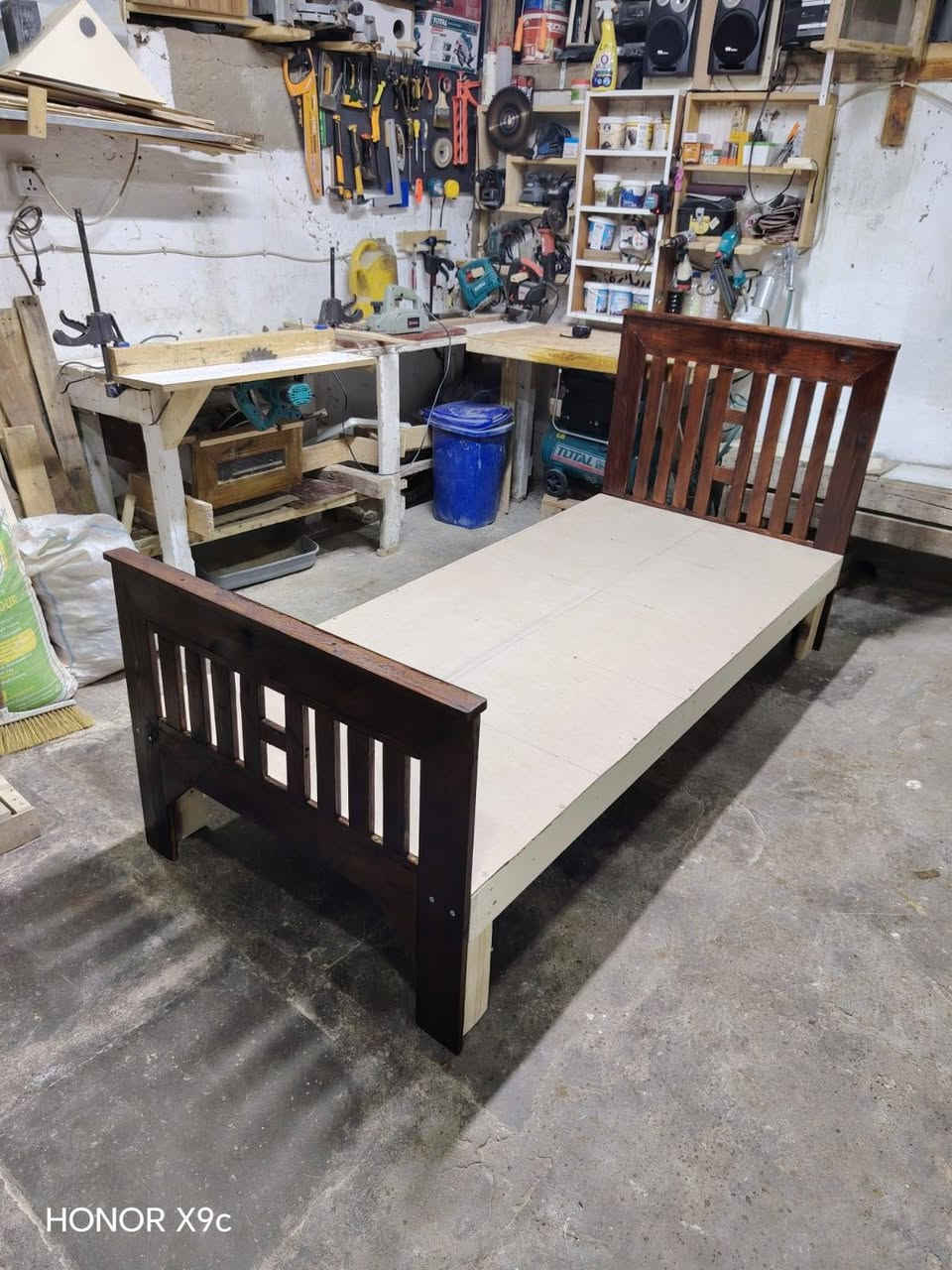 ياالله تم تجهيز عمل لاحد الزبائن الطيبين 
جربايه نفر حسب الطلب والقياس
قياس 200×90 ارتفاع 35 
شغل تزگام درجه اولى
للاستفسار تفضل خاص وتدلل
***********واتساب 
***********📞
