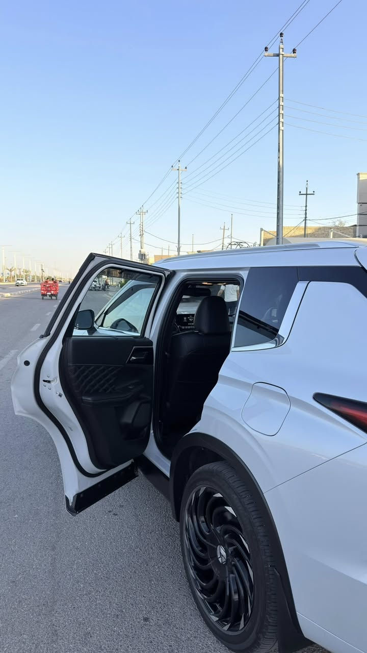مسيوبيشي اوتلاندر PHEV هايبرد بلك ان SEL 
 رقم بغداد هزة ورقم جديد    
موديل 2024
هايبرد بلك ان
وارد 🚨 فول الفول  
كامل مواصفات :
تدفه كراسي 
تبريد كراسي 
شاشا كبيره 
كامرات 360 درجة 
حاساس امامي  خلفي 
رادارات جانبيه 
نقطه عمياء 
رادار امامي وخلفي 
7 راكب 
7انظمت قياده 
كشنات خزن ميموري الصفحتين 
كشنات كهربائي 
مراة شفط كهرباء 
بردات خلفيه 
عداد السياره داتاشو 
ستيرن تدفئة 
تبريد قطعتين امامي +خلفي 
محرك 2500 هايبرد+بانزين  
شحن منزلي
بانوراما 
بعد بيها مواصفات 

جاملغ وبنيد وباب كلير فقط 

ماشية 53 الف كم

مكانها ⛳️الفلوجة

السعر🚨220$


**إذا كنت صاحب هذا الإعلان وتريد حذفه لأي سبب، رجاءا أرسل رسالة إلى الدعم الفني**