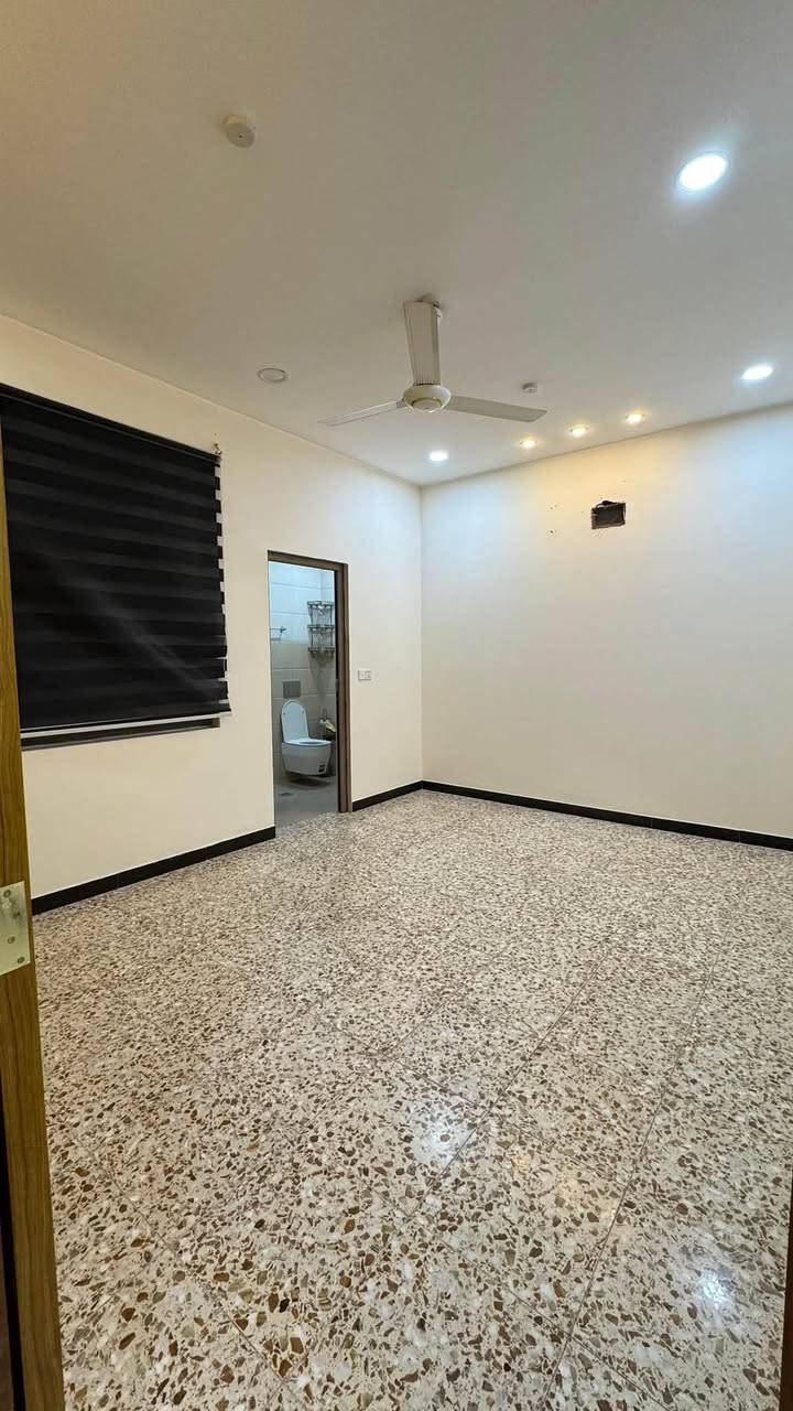 مـشـتـمـل للإيـجـار  ( طابق اول  ) ( نضيف جداً زيرو )
______________________________________
📍 السيديه - الضباط - قرب شارع المركز 

🔷مساحه 150 m
🔷مدخلين 
🔷  غرفتين نوم 
🔷صاله
🔷مطبخ 
🔷خدمات صحيه عدد 2
🔷 السعر : 750 الف 
——————————————————
للاستفسار اكثر : ***********
