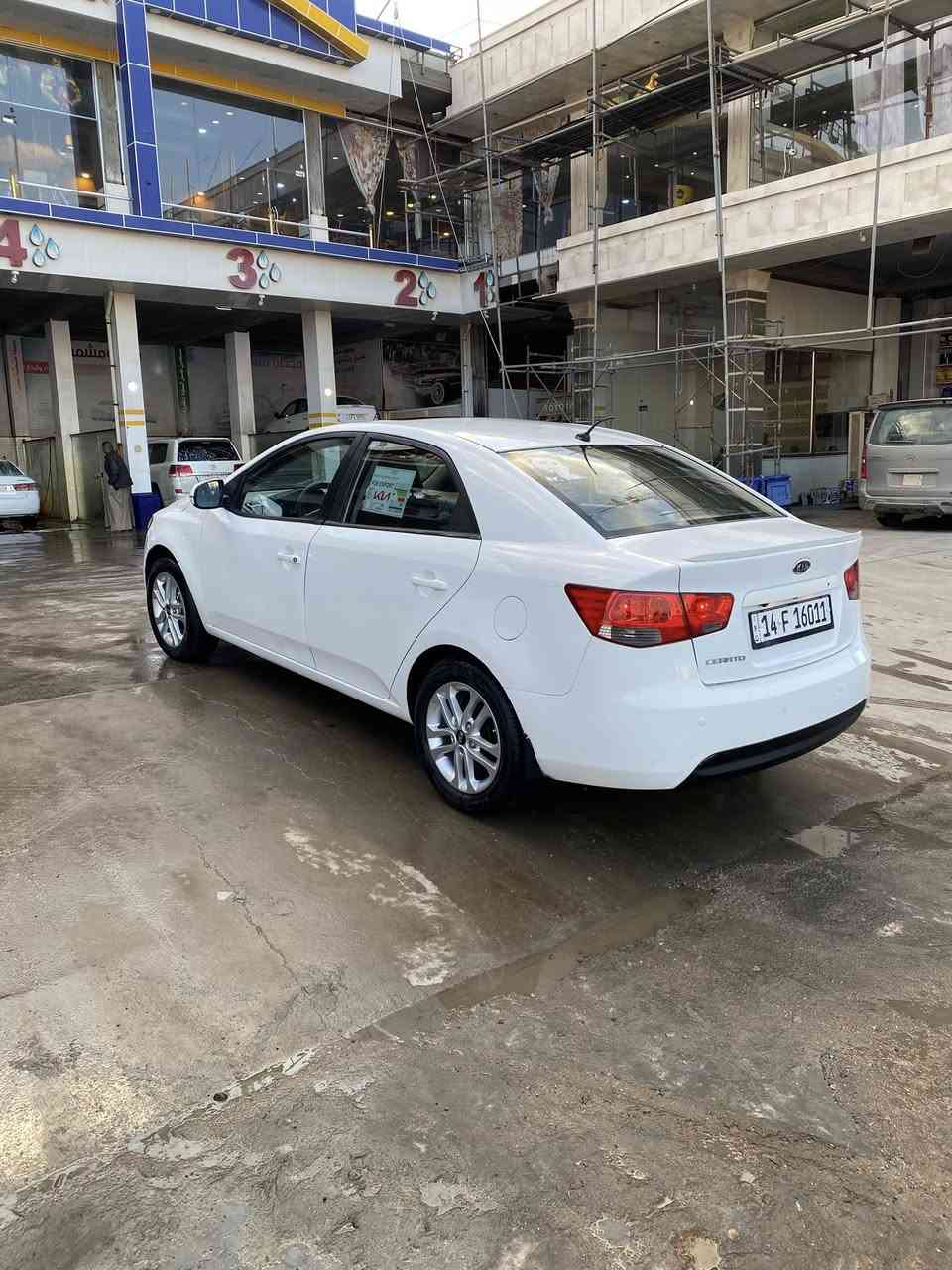 سلام عليكم  وارد خليجي سيراتو مديل 2011 سياره مكفوله ضربه تبديل صبغ قطعتين فقط مكينه 1600 مكفوله سياره فول مواصفات تنته اشاير بل مرايه مرايات شفط حساسات خلفيه كامره دواخل لونين رقم بصره صاعده هزه سنويه 2030  رقم جديد  تخم تاير وحداديه  جديده سعر 98 مجال بسيط رقم الهاتف ***********
