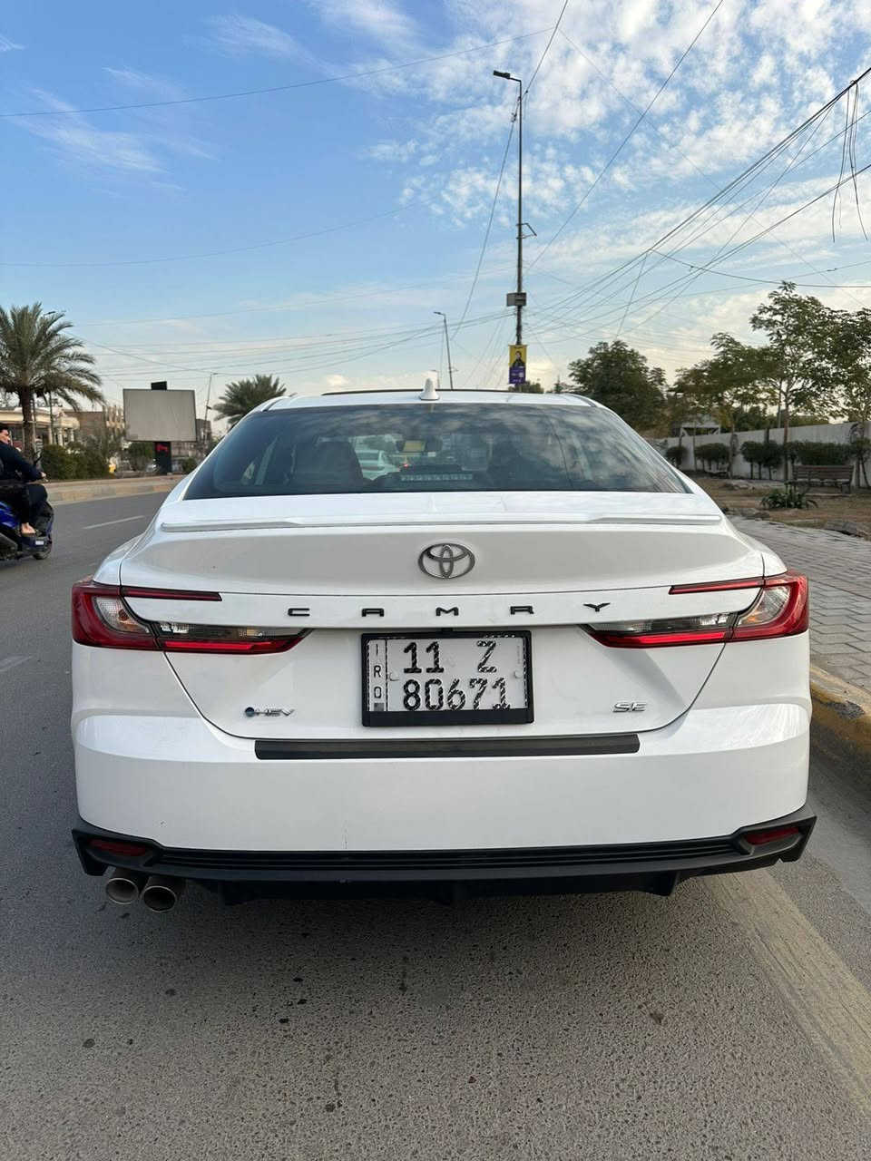 � للبيع | Toyota Camry 2025 Hybrid (SE)

✨ لون ابيض 
 ◽️فتحة سقف 
⚙️ محرك 2500cc هايبرد – أوتوماتيك
📏 الممشى: 5,000 ميل وحالياً 8000

✅ بصمة تشغيل وأبواب
✅ جلد أسود + LED
✅ رادار أمامي + مثبت سرعة
✅ قيادة ذاتية
✅ EV / Sport / ECO
✅ نقطة عمياء + تحديد المسار
✅ مانع تصادم وانزلاق
✅ شاحن لاسلكي

💰 السعر:210 بيها شي بسيط 
📍 الموقع: بغداد زيونه 
ضرر ، جاملغ وبنيد 
📞 واتساب / اتصال: +964 771 970 6458
