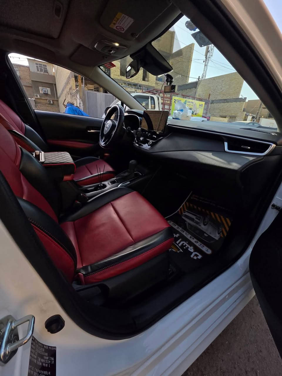 كورلا ليفين هايبرد 2025 🔥
داخل جلد احمر ✔️
مقعد سايق كهربائي ✔️
فتحة بانورما ✔️
ماشية 15,000 قابل للزيادة
السيارة نظيفة استعمال شخصي 
مكفولة ✔️
مرقمة بغداد 
تحويل مباشر
للتواصل ***********
