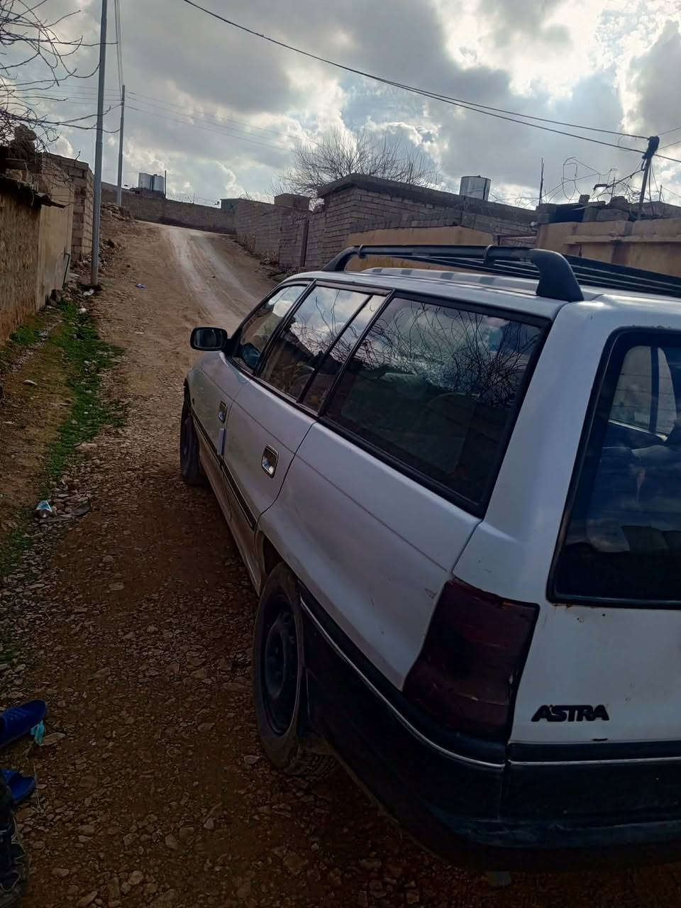 سياره للبيع استاره والباقي استفسار خابر على رقم ***********
