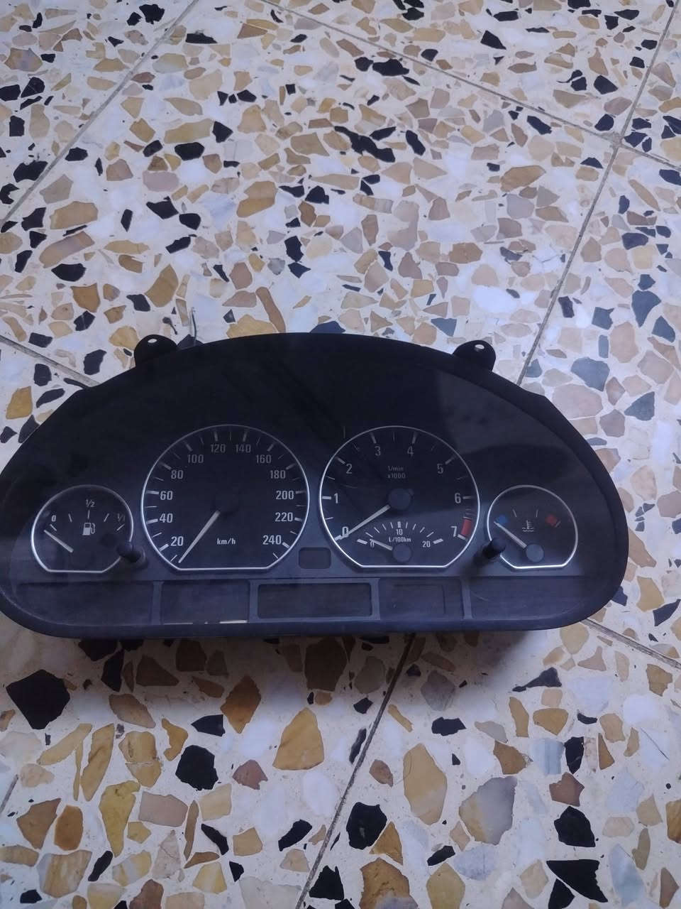 السلام عليكم عندي محرك بي ام 525 مسكر فانوس الكور مفطور السلندر نضيف والدكشنات مال 28 الكيجات مال 46. موديل 2001. مكاني بغداد     ***********
