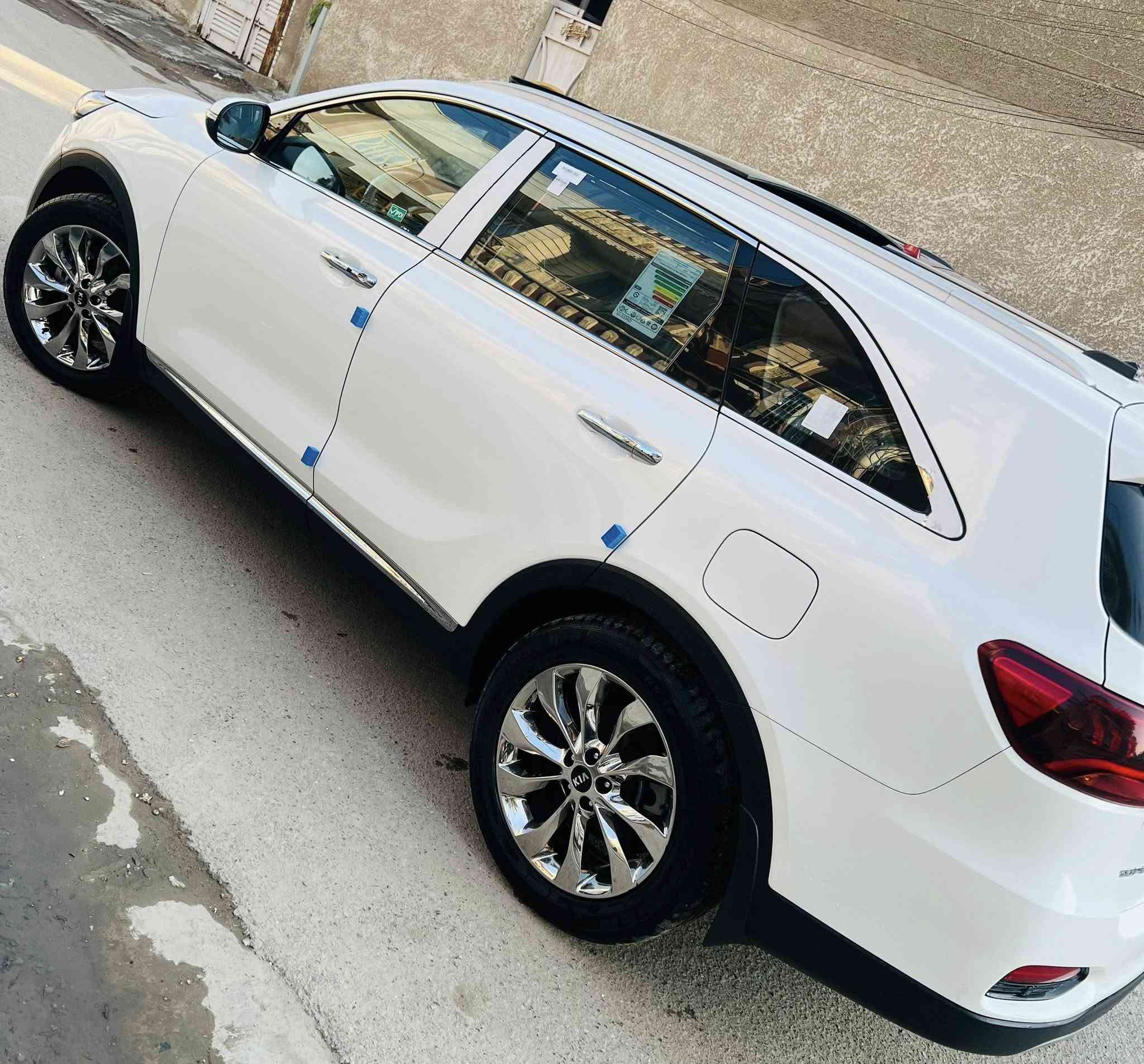 السلام عليكم سورنتو 2020 ضمان الدوليه ماشيه 38 بحاله الزيرو كفاله عامه فول بصمه بنوراما 6سلندر 7راكب كراسي كهرباء صندوك كهرباء سياره على وضع الشركه السعر 273 ورقه مجال بسيط للاستفسار *********** بغداد الرصافه
