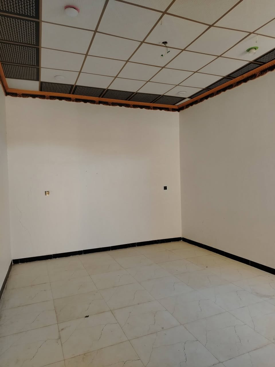 دار للبيع زراعي شموع ركن مساحه 140 متر طابوك كونكريت بناء حديث يحتوي علئ
غرفتين صاله استقبال مطبخ صحيات داخلي خارجي كافت الخدمات ماء كهرباء مجاري شاع 10 متر البيت سكن كبل فارغ خامس بيت عن الطابو  السعر 72 اوبيه مجال بسيط إستفسار *********** اكرم الاسدي للعقار
