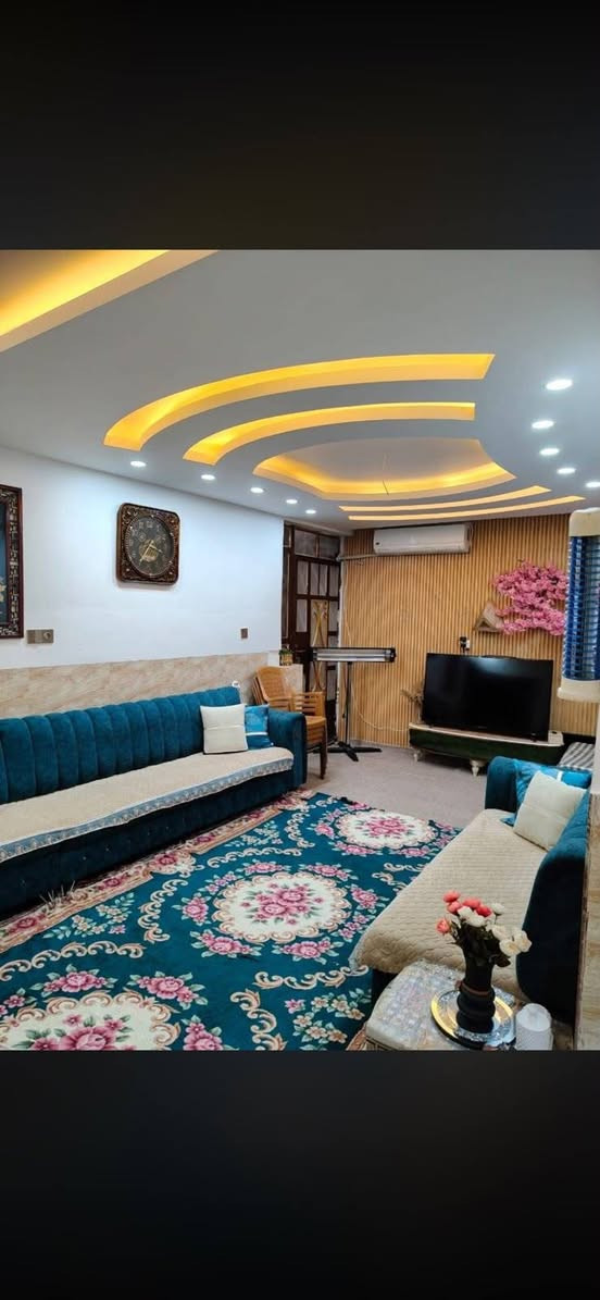 للبيع .
دار حي الإعلام. 
خلف دانيه ماركت. 
المساحه ٢٠٠ متر واجهة ١٠ متر والعمق ٢٠ متر .
اتجاه قبله شارع تبليط سند طابو الزهور ومكاتبه مع الشرعي مباشر. 
الدار محدث جاهز للسكن. 
يحتوي على ٤ غرف نوم وهولين واستقبال مع باقي المشتملات. 
لمزيد من المعلومات والسعر الرجاء الاتصال على أرقام المكتب لطفا. 
***********
***********
***********
او مراجعة المكتب في حي النور بعد دورة زيناوه بأتجاة دانيه ماركت مقابل صيدليه الكوثر.
