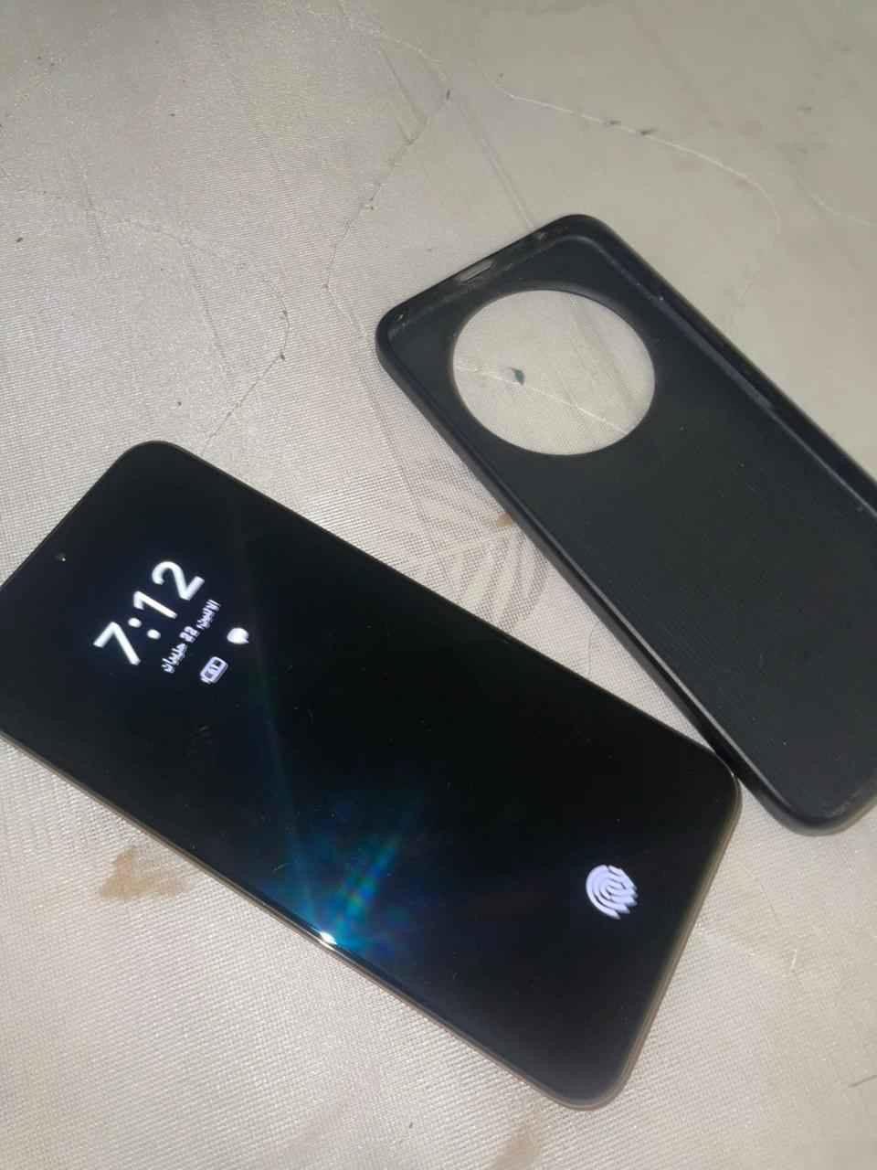 هونر x9d التلفون بعده جديد غراضه كامله وياه 
ذاكرة 256 
السعر 400,000 
العنوان بغداد الطوبجي
تلفون ***********% بغداد, العراق
