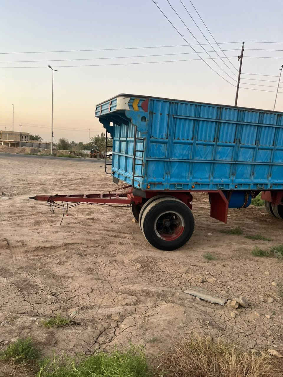 سلام عليكم
عربانة للبيع دناگير( 14) مربع 

كهربائيات شغالة هوة شغال 
‏‪***********‬‏
