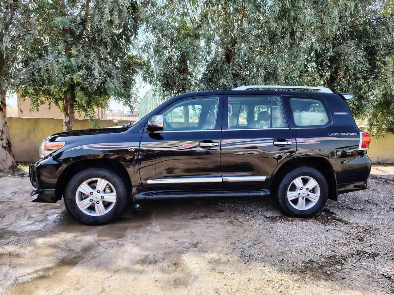 السلام عليكم
لاندكروزر 5700 
  V. X. R. i
موديل 2008 محدث 14 التحديث فقط دعامية أمامية وشباك ومازدات والباقي كلة ع وضع الشركة 
لون اسود مكفولة من الصبغ والحادث
رقم بغداد 
☆♧☆مواصفات  
●خمس بصمات
● مقاعد أمامية كهرباء
●كشنات تدفئه 
●كاميرا خلفية 
●فتحه
●بالسقف DVD 
●ويل18
●ليت زنون اصلي
●كشنات جلد كريمي
●داخل صاج
●ستيرن كهرباء
●نظام سبورت
●ثلاجه
●تخم تايرات بحالة جيدة 
●حداديه خلفيه اماميه جديده 
■السياره كلش نظيفه وجاهزه من كل النواحي 
■واحلى من الصور بهواي
السعر المطلوب :290 ورقة
‎***********
العنوان: ديالى دلي عباس
